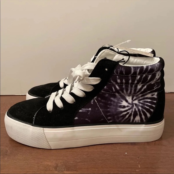 New MUDD Poppy Tie Dye Hi Top Sneakers - Picture 3 of 6